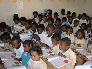 Children ready to pray to receive Jesus