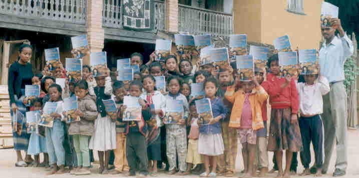 Malagasy children with Books of Hope in Ambohimahasoa